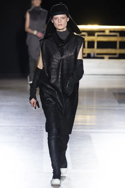 Look 3